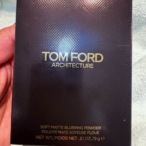 Tom Ford 

ARCHITECTURE SOFT MATTE BLURRING POWDER